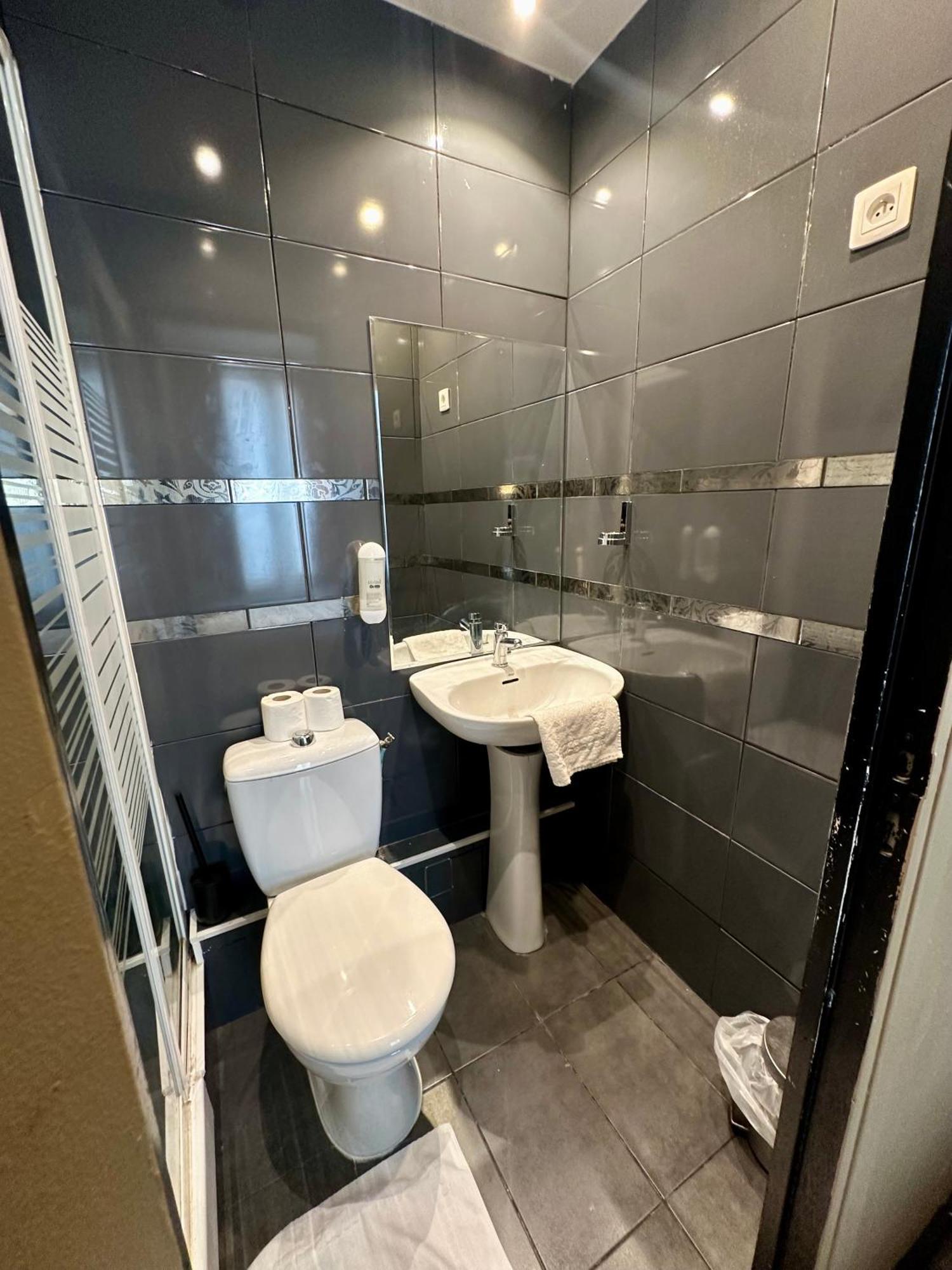 Hotel Victor Hugo Clamart Eksteriør billede