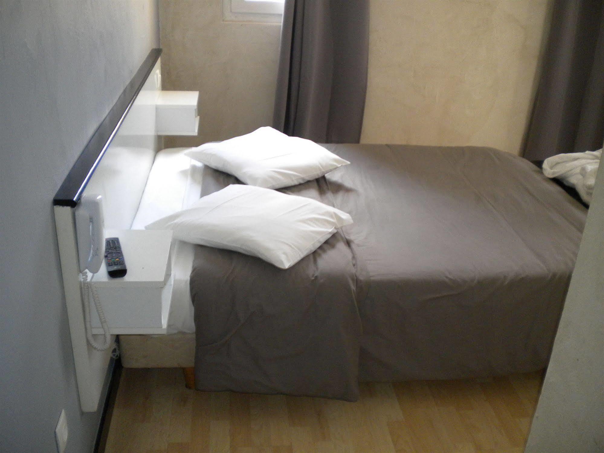 Hotel Victor Hugo Clamart Eksteriør billede